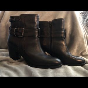 Sofft Black Leather Ankle Boots Size 6.5